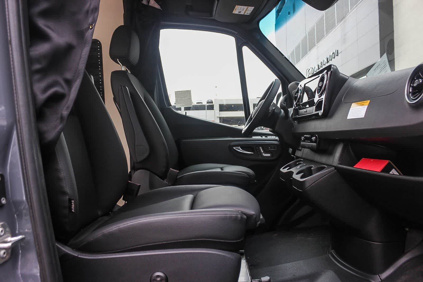 Thumbnail: 2023 Mercedes-Benz Sprinter - 17