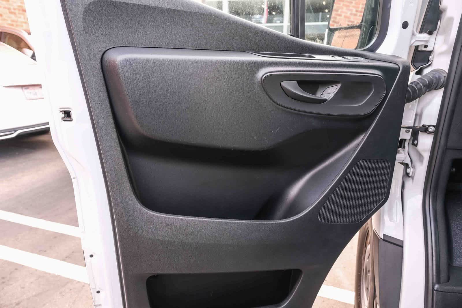 Thumbnail: 2023 Mercedes-Benz Sprinter - 21