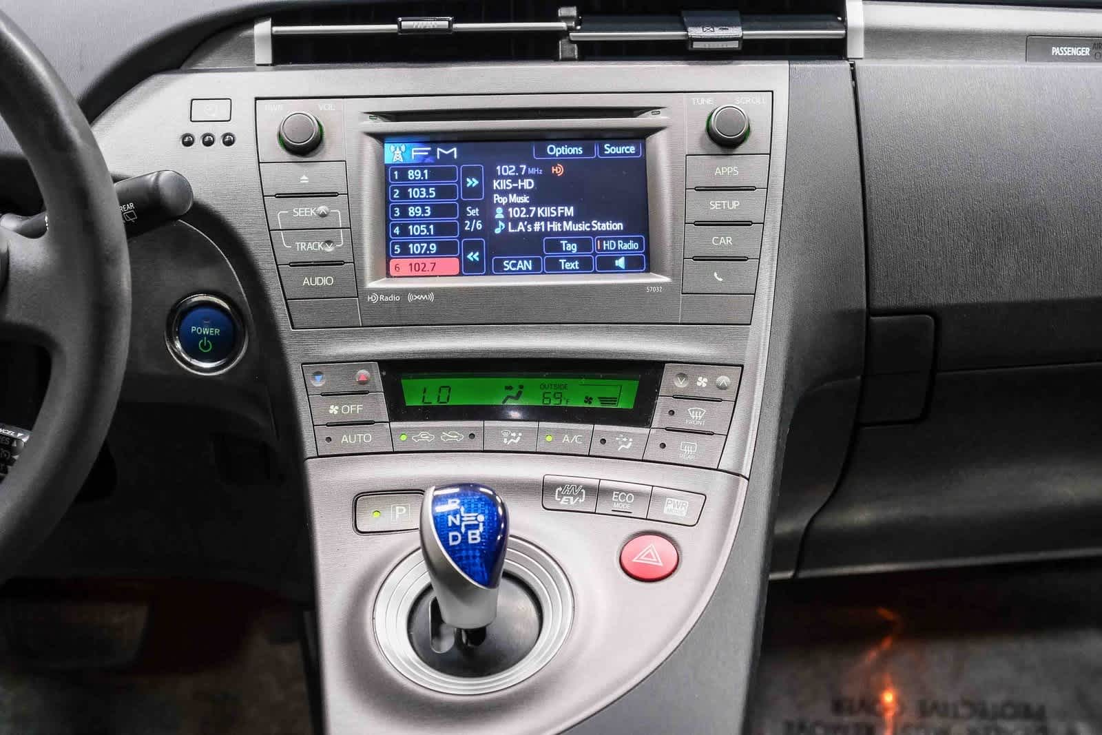 Thumbnail: 2015 Toyota Prius - 11