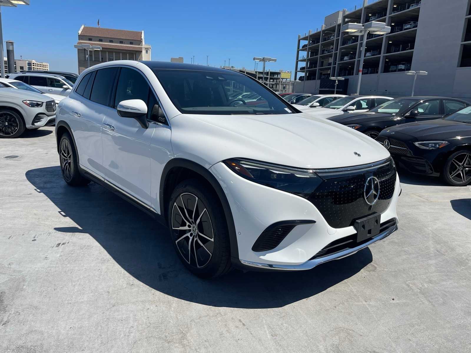 Thumbnail: 2023 Mercedes-Benz EQS - 2