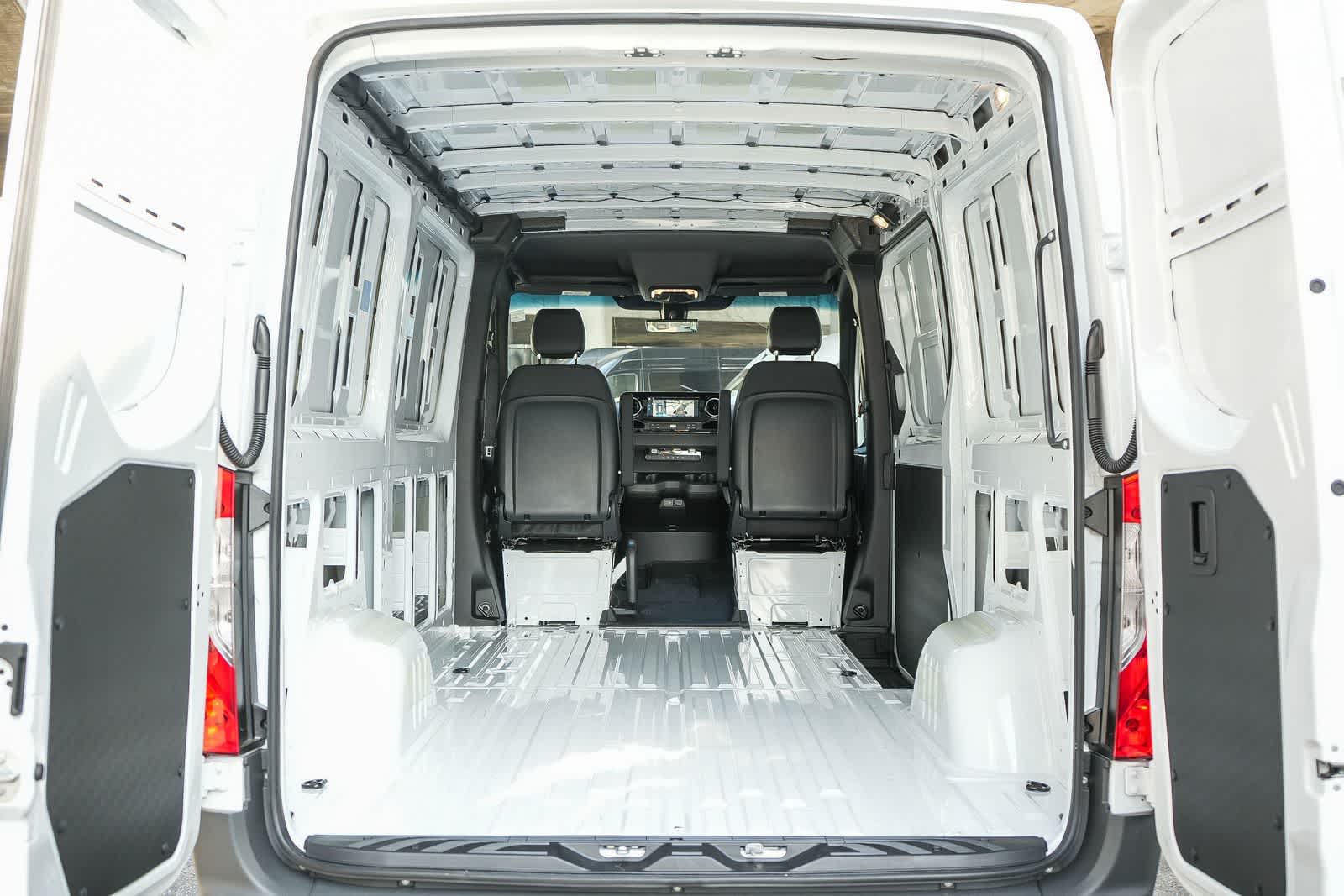 Thumbnail: 2026 Mercedes-Benz Sprinter - 32
