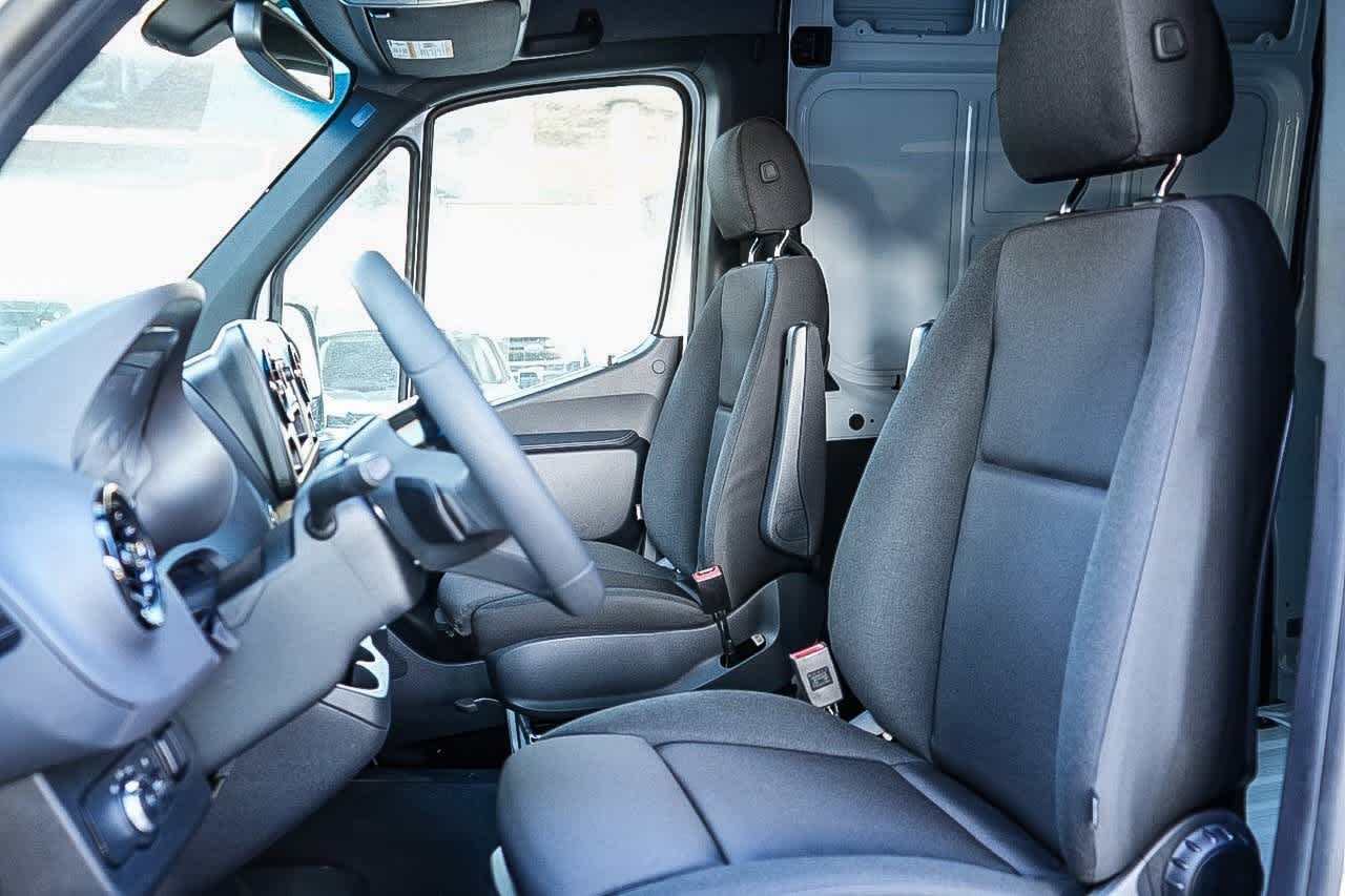 Thumbnail: 2026 Mercedes-Benz Sprinter - 16