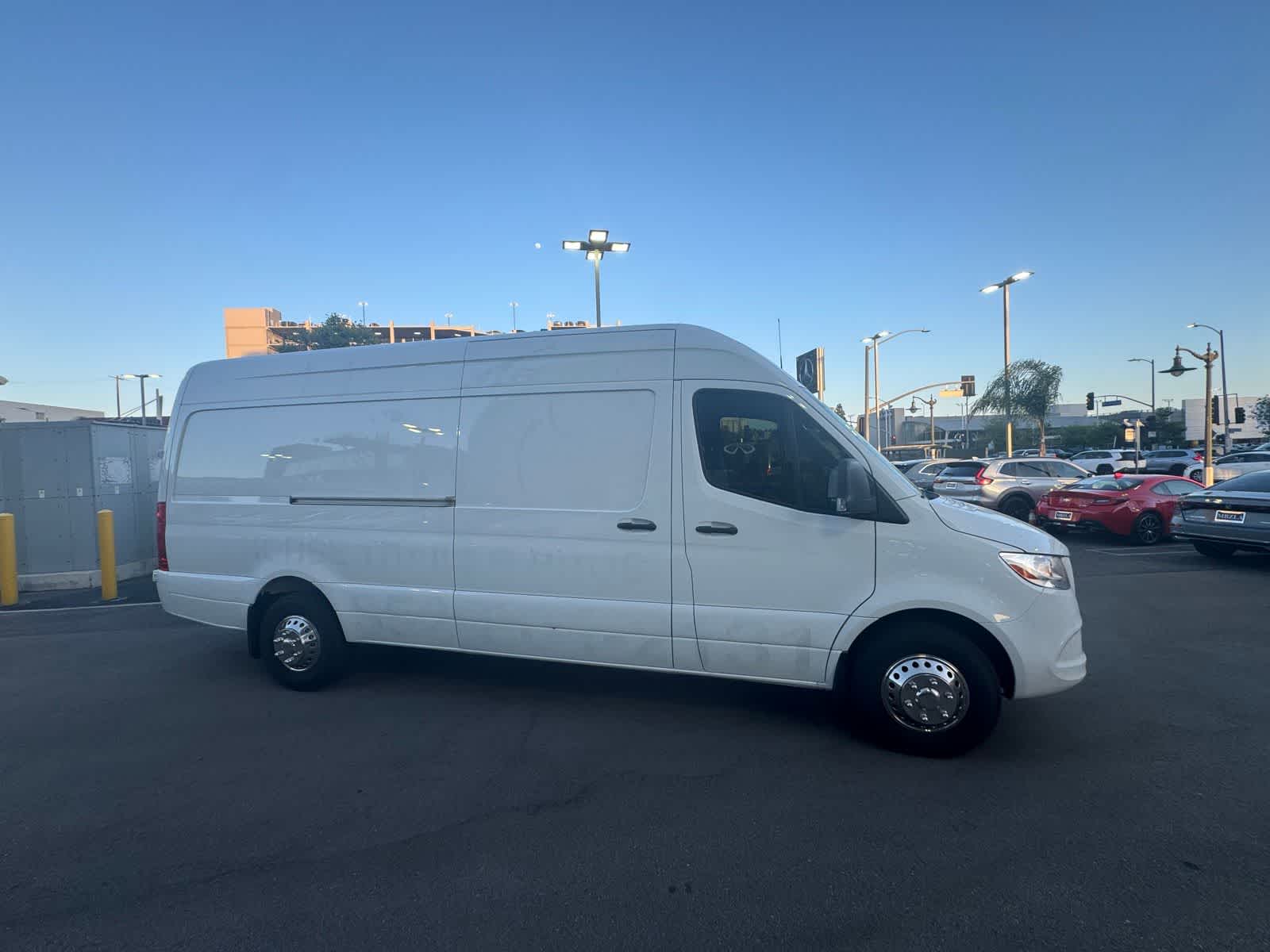 Thumbnail: 2022 Mercedes-Benz Sprinter - 4
