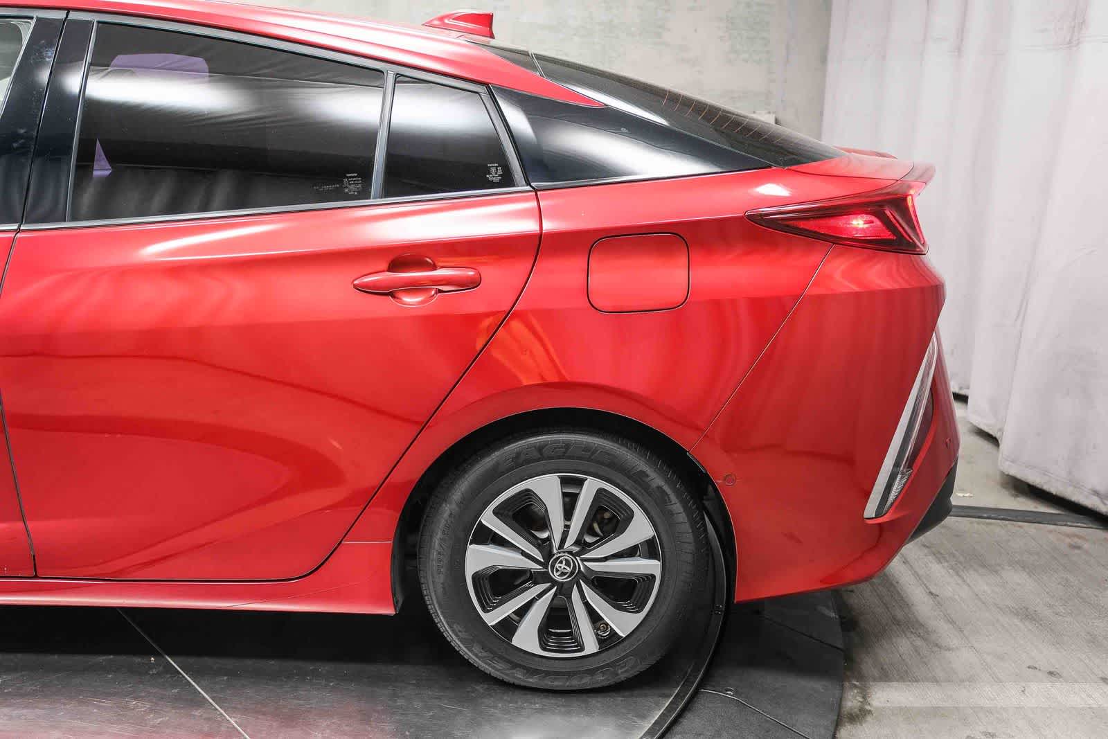 Thumbnail: 2017 Toyota Prius Prime - 8