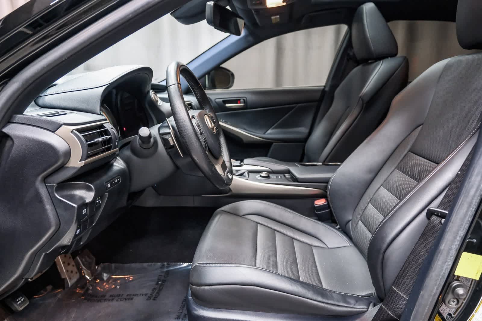 Thumbnail: 2017 Lexus IS - 20