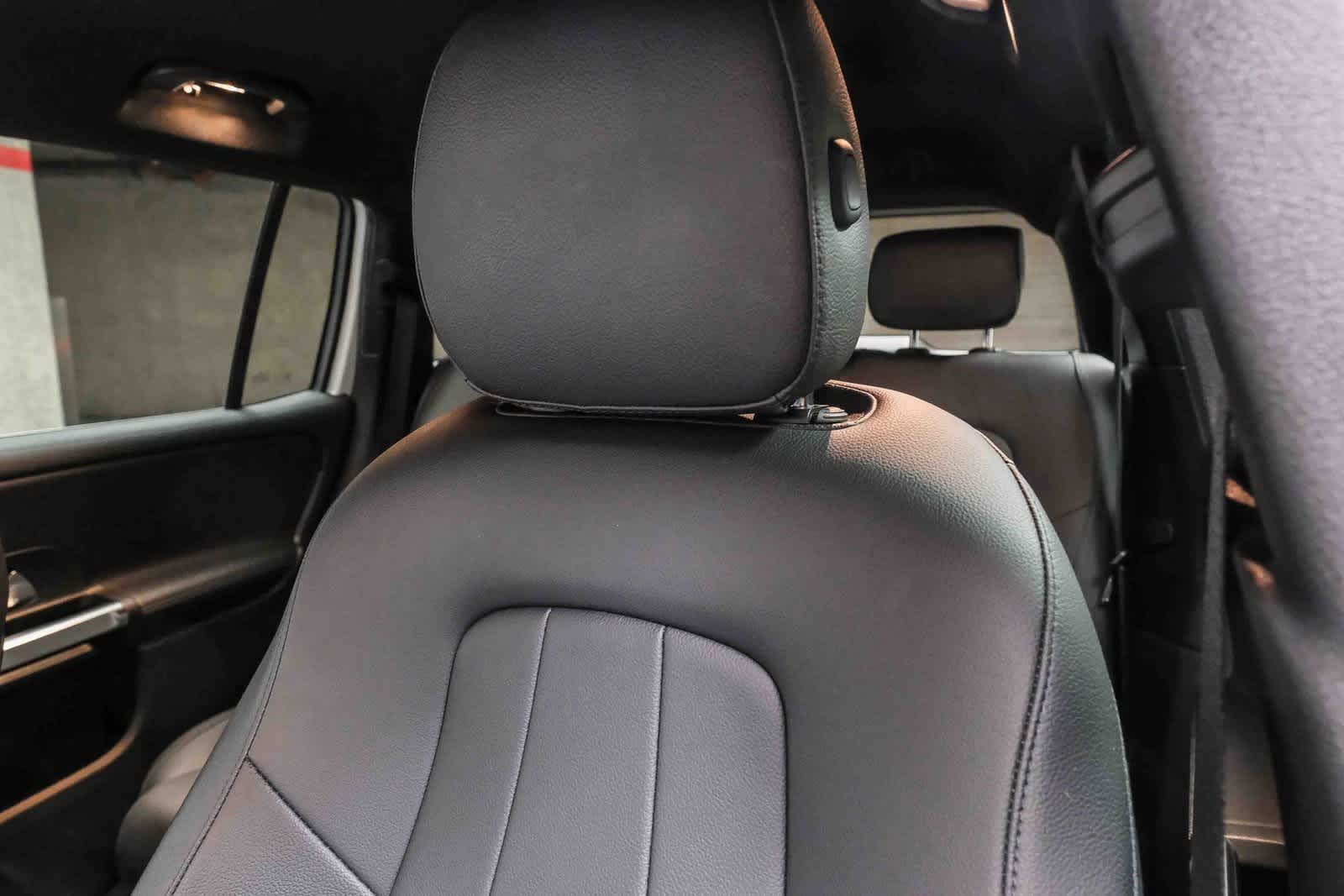 Thumbnail: 2022 Mercedes-Benz GLB - 19