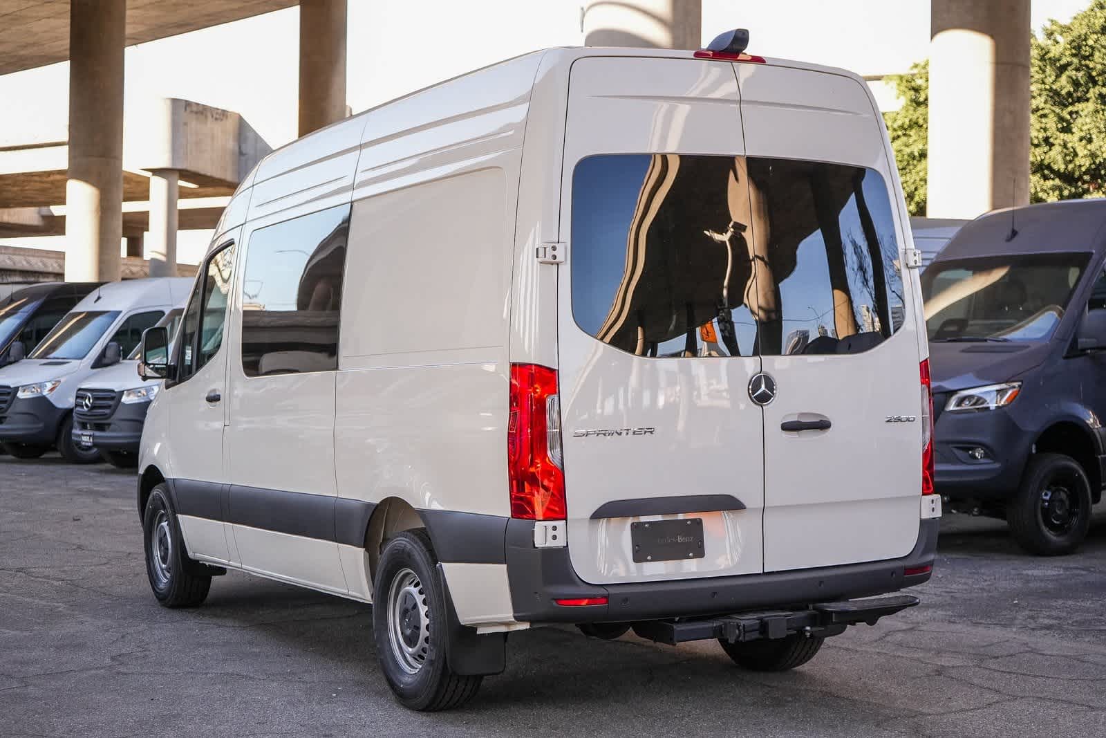 Thumbnail: 2026 Mercedes-Benz Sprinter - 8