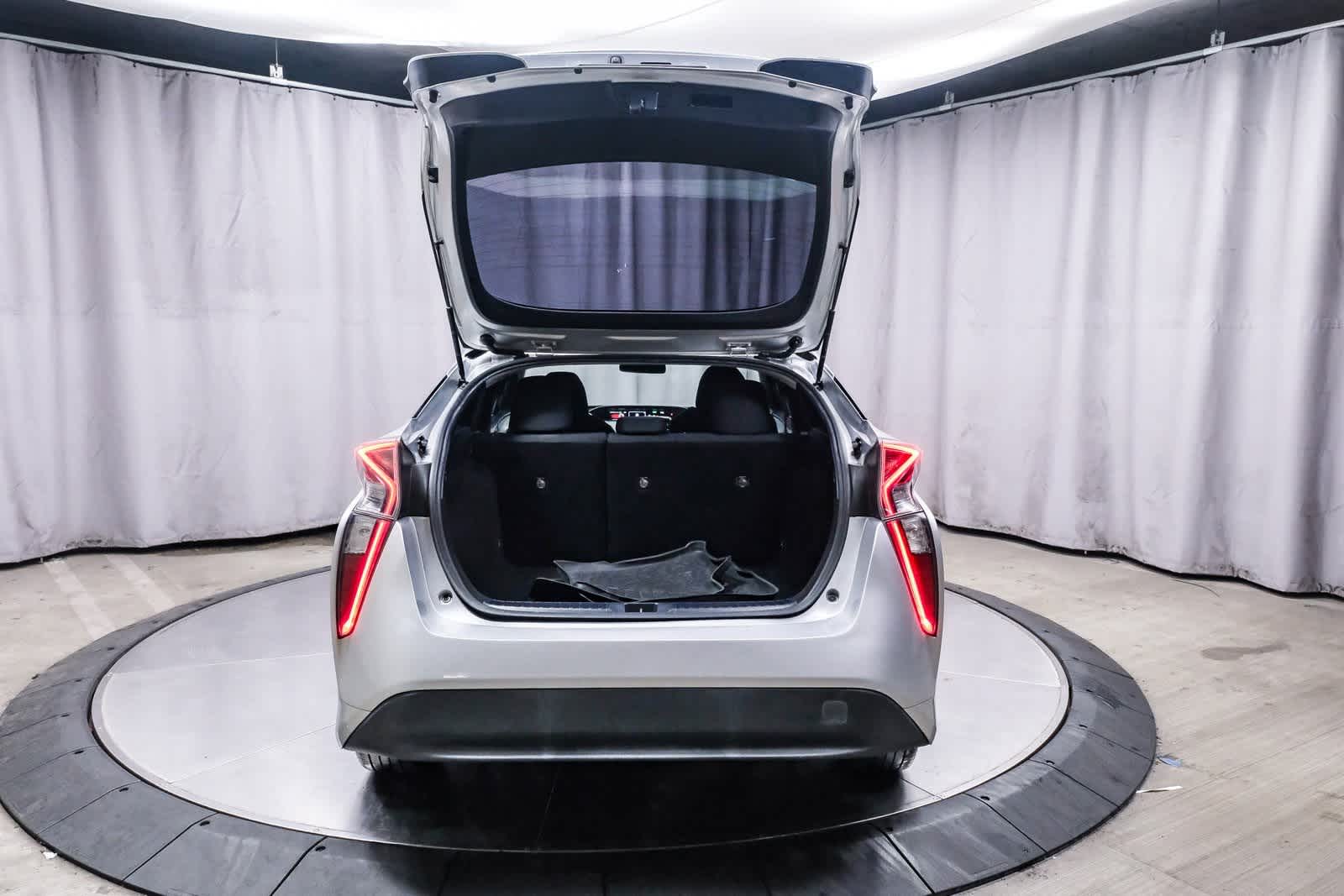 Thumbnail: 2016 Toyota Prius - 27