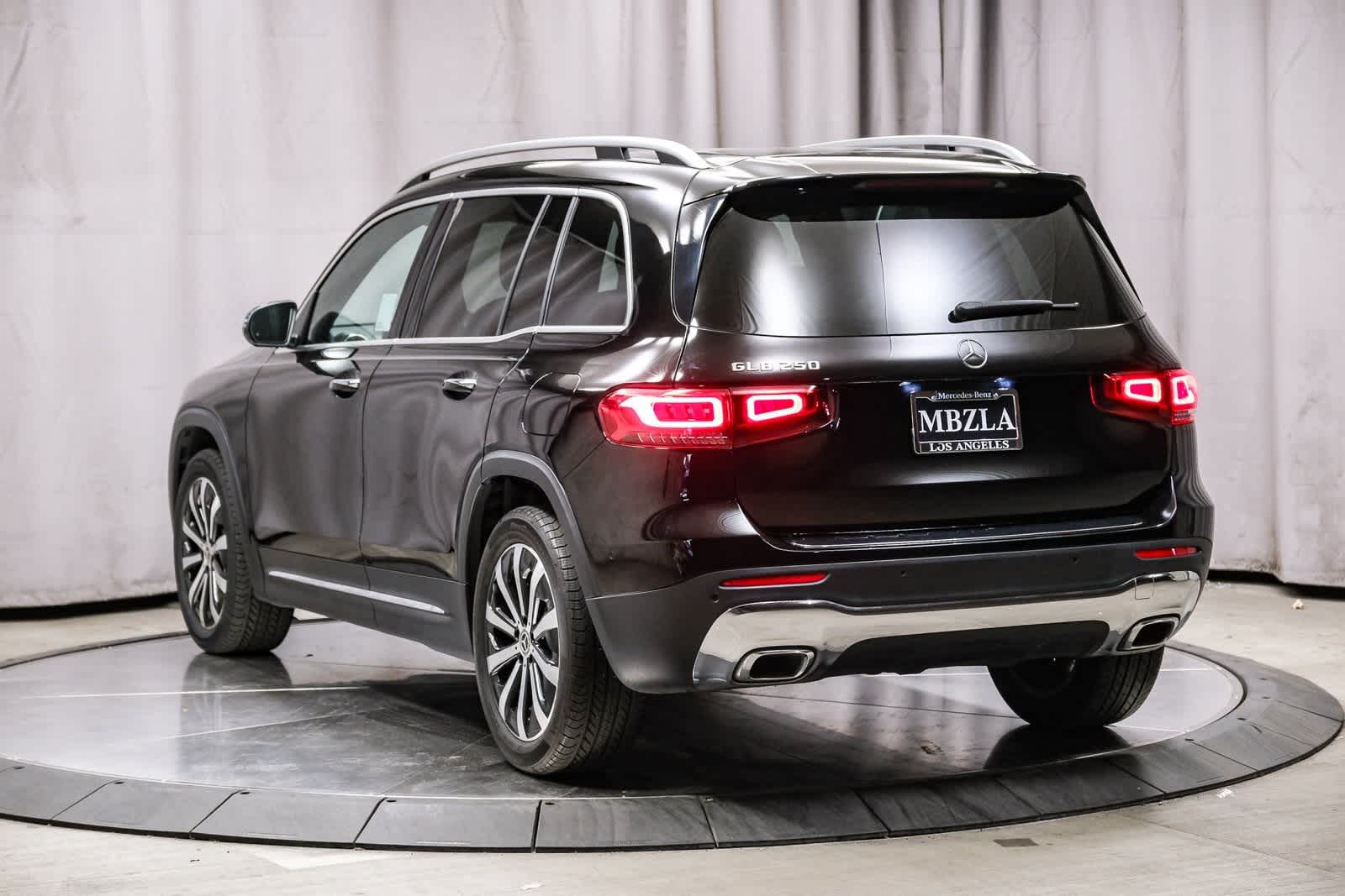 Thumbnail: 2023 Mercedes-Benz GLB - 2