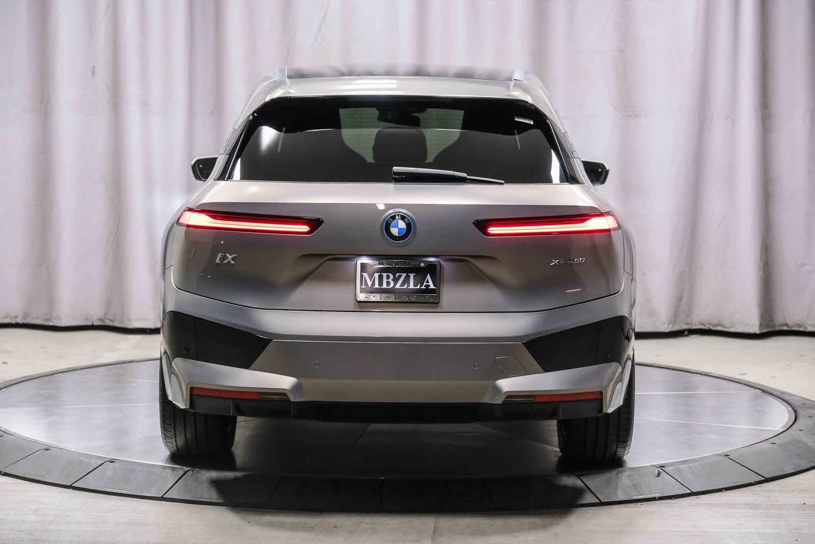 Thumbnail: 2023 BMW iX - 3