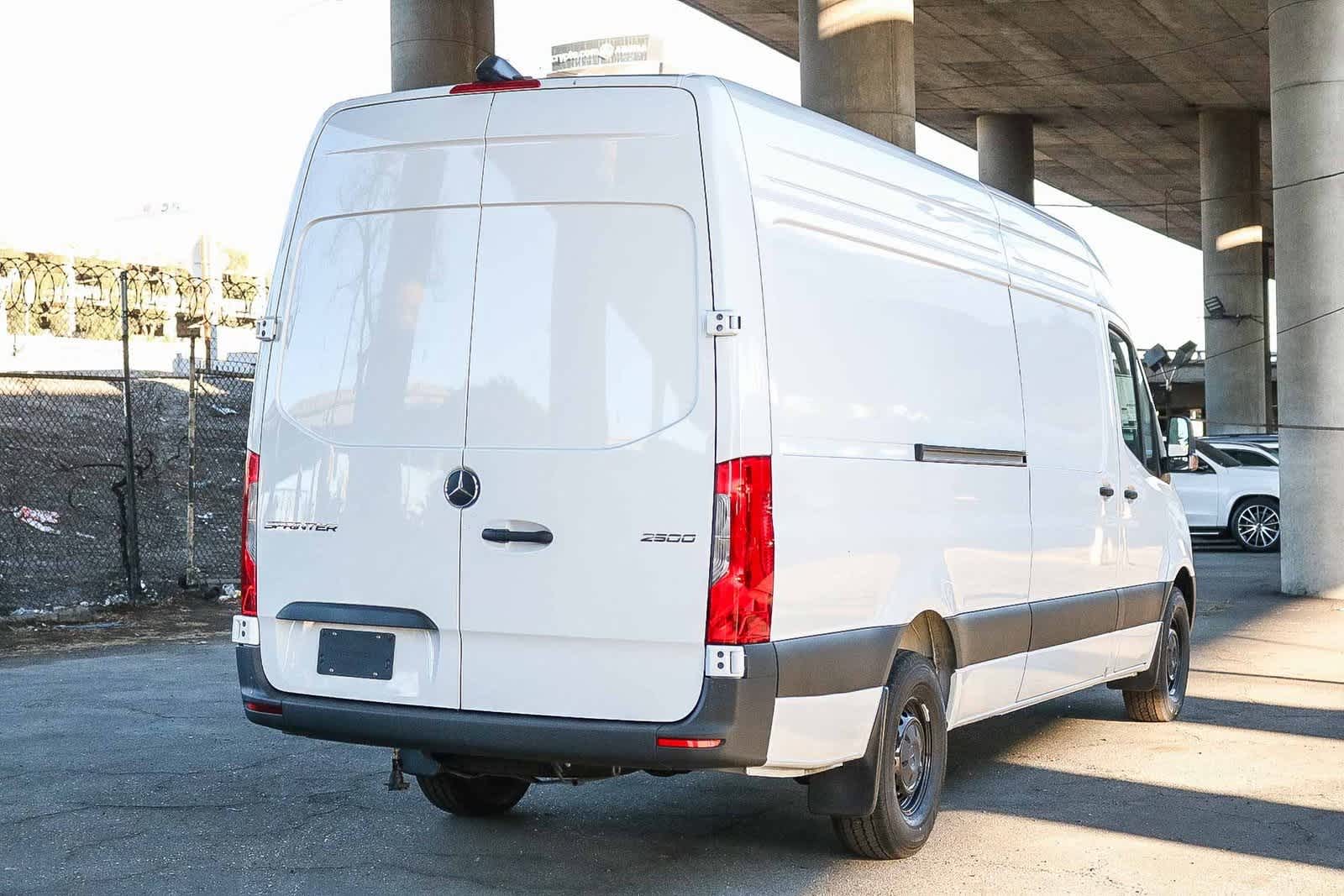 Thumbnail: 2026 Mercedes-Benz Sprinter - 6