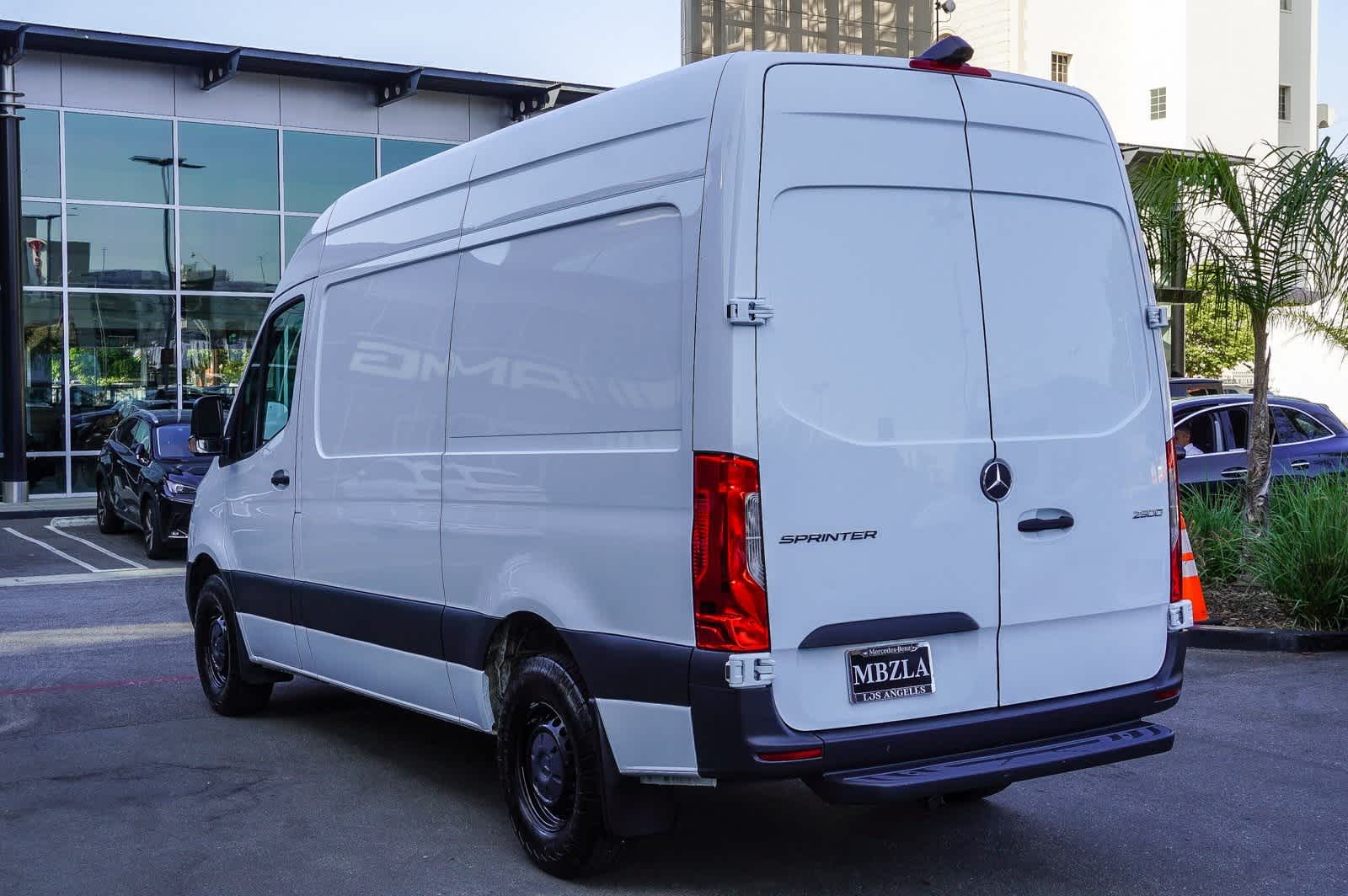 Thumbnail: 2021 Mercedes-Benz Sprinter - 6