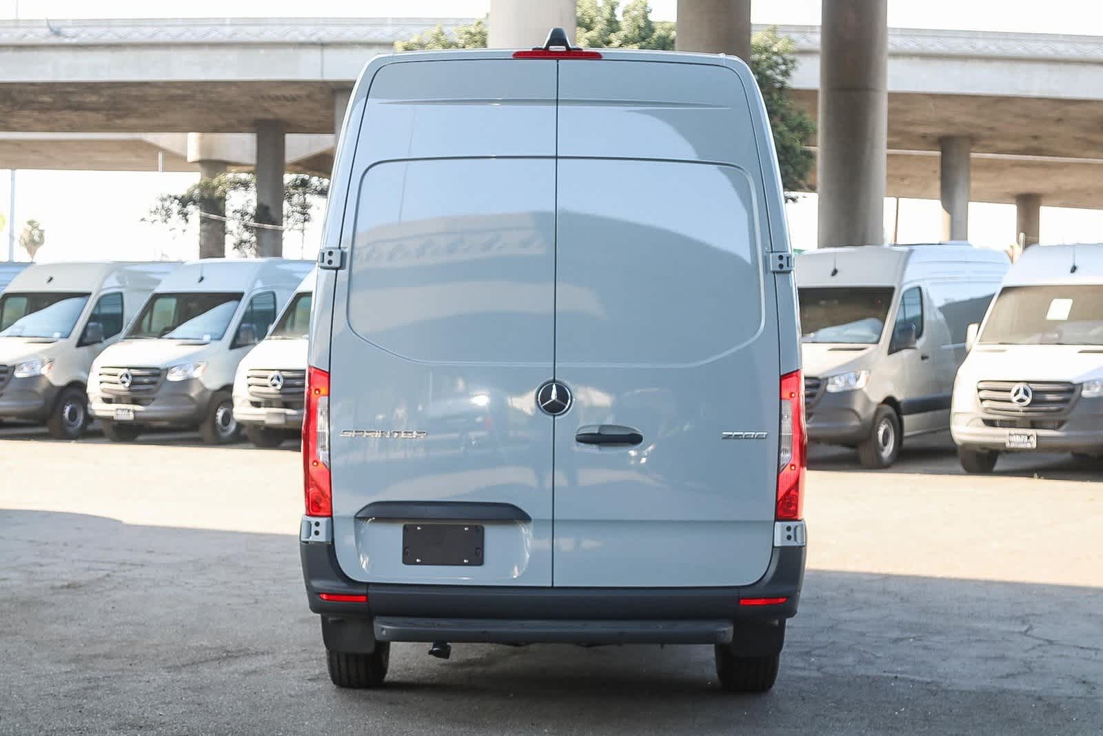 Thumbnail: 2025 Mercedes-Benz Sprinter - 7