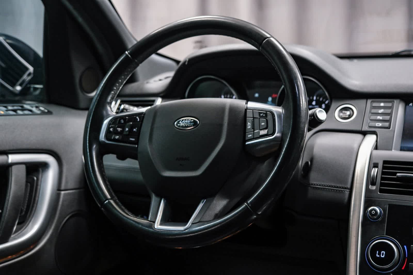 Thumbnail: 2019 Land Rover Discovery Sport - 17