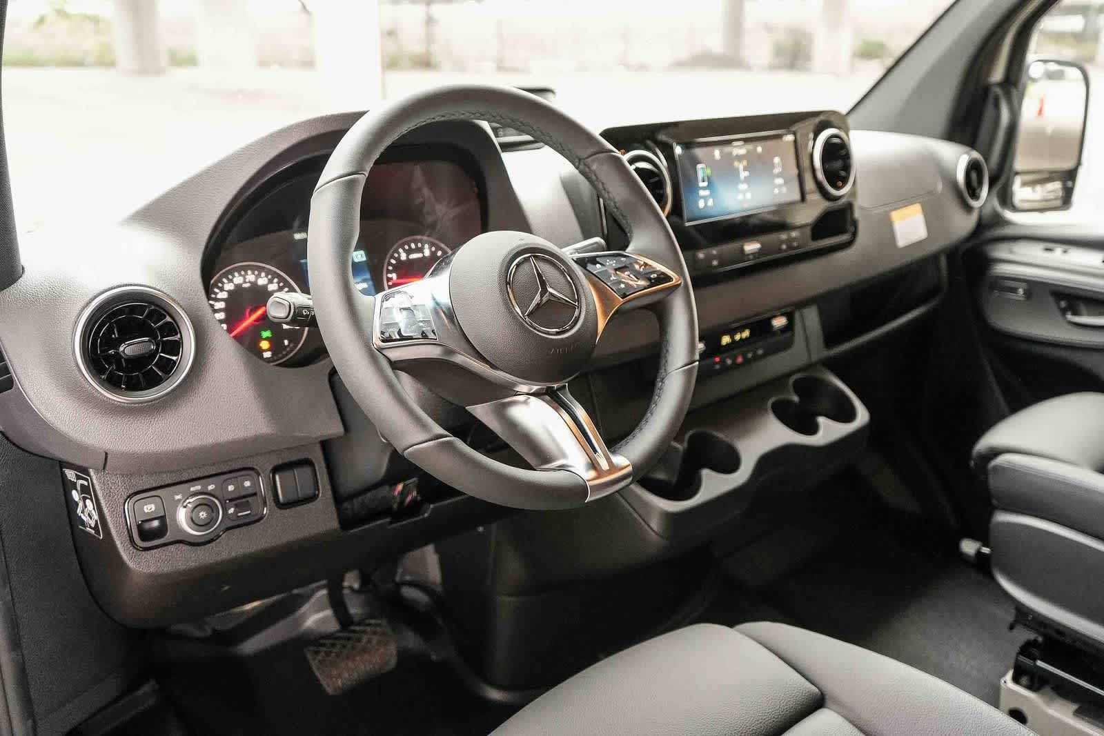 Thumbnail: 2026 Mercedes-Benz Sprinter - 12