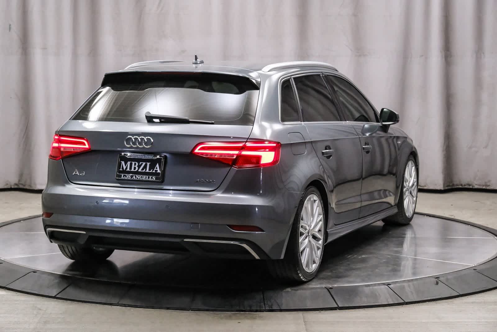 Thumbnail: 2018 Audi A3 e-tron - 4