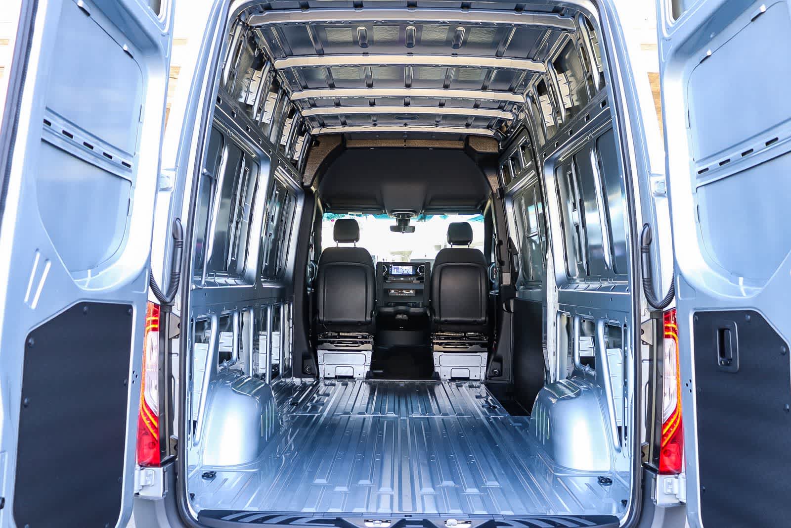 Thumbnail: 2026 Mercedes-Benz Sprinter - 32