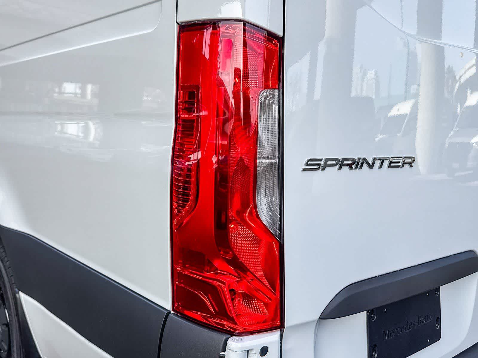 Thumbnail: 2026 Mercedes-Benz Sprinter - 9