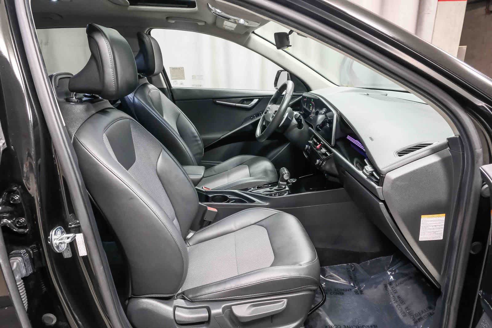 Thumbnail: 2023 Kia Niro - 19