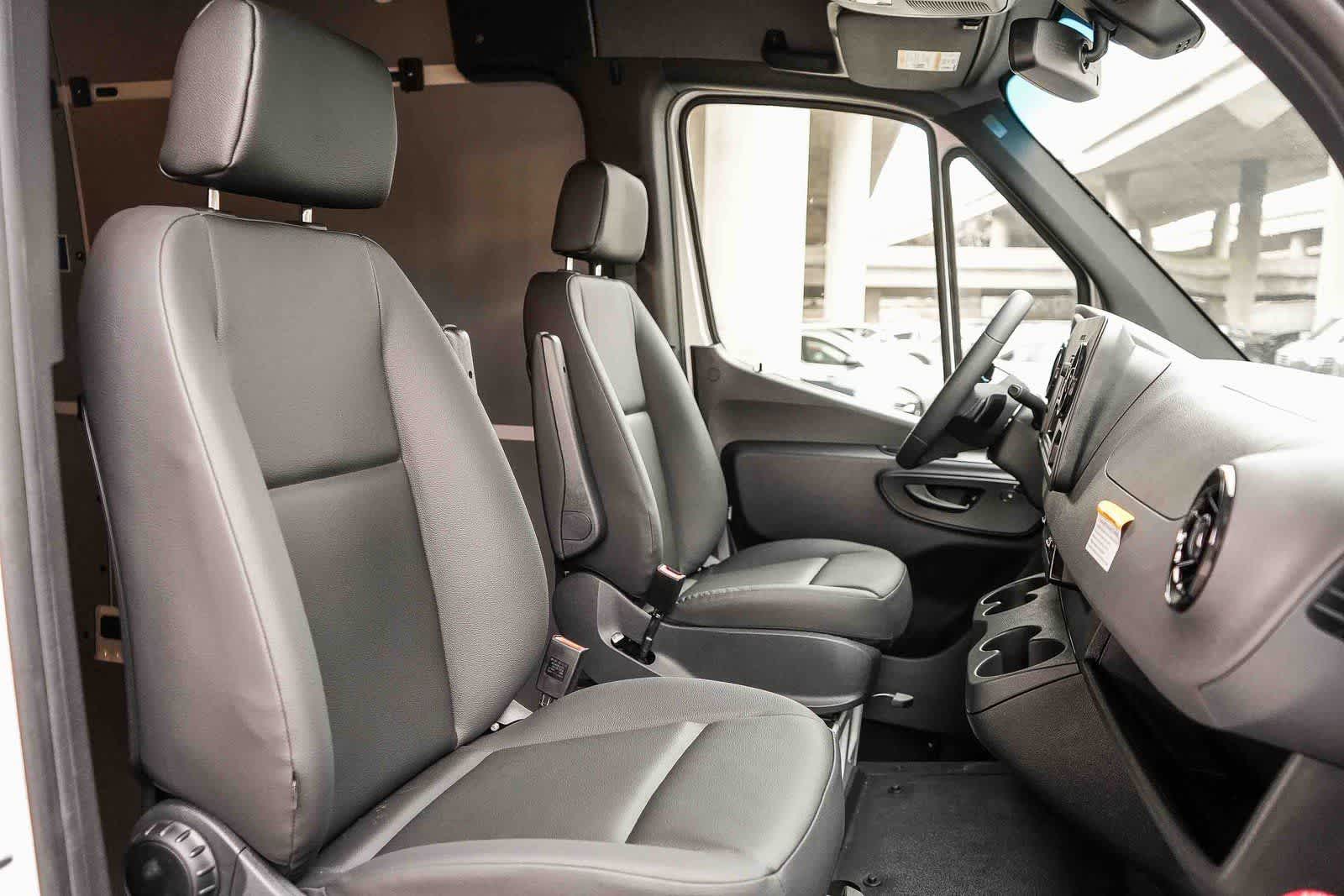 Thumbnail: 2026 Mercedes-Benz Sprinter - 13