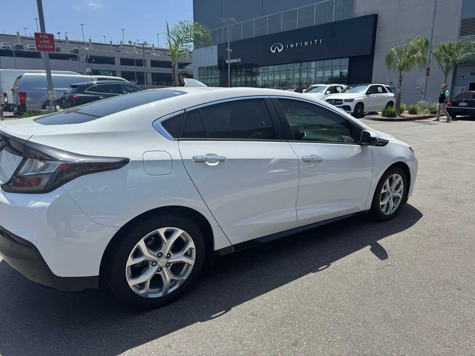 Thumbnail: 2017 Chevrolet Volt - 3