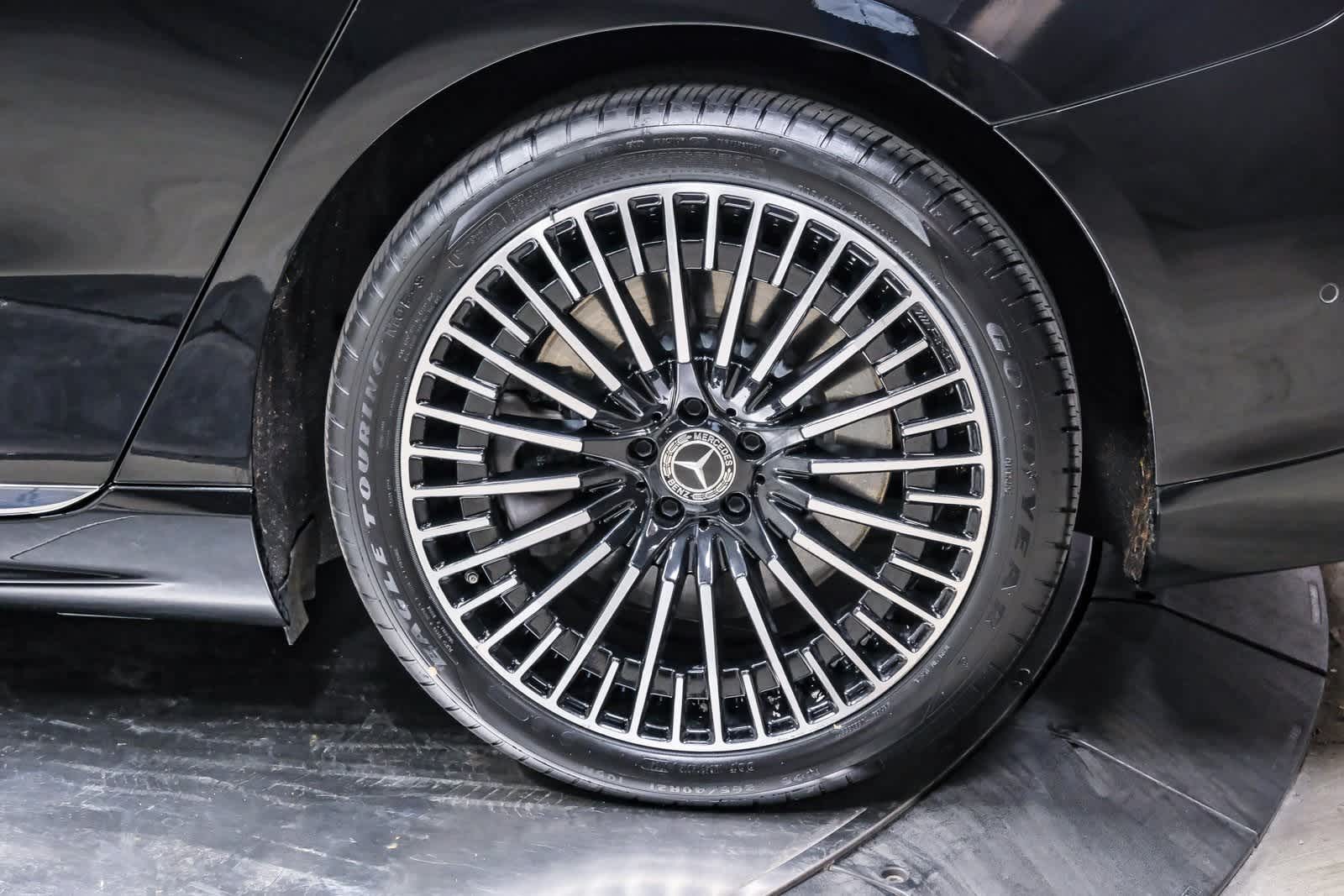 Thumbnail: 2023 Mercedes-Benz EQS - 9