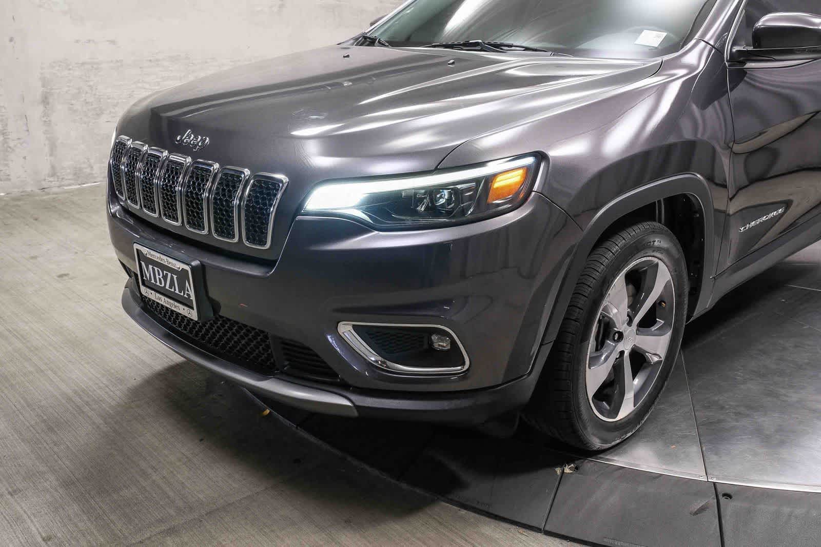 Thumbnail: 2019 Jeep Cherokee - 11