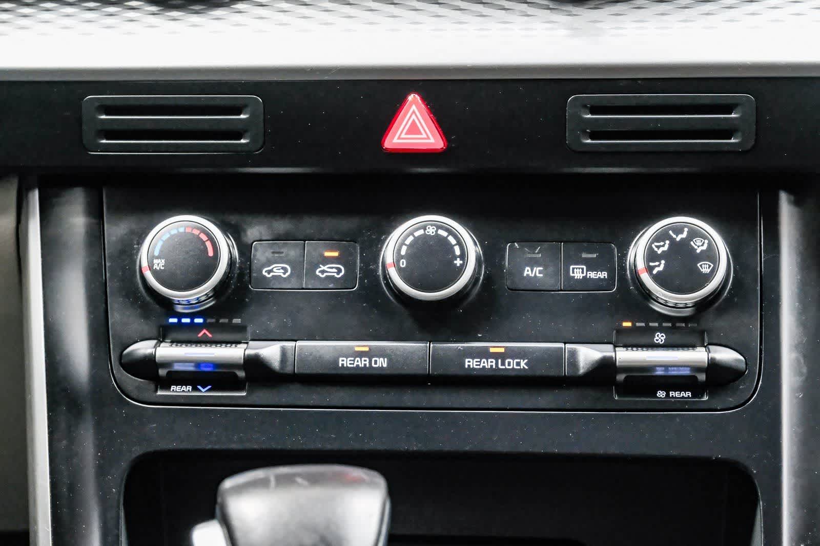 Thumbnail: 2022 Kia Carnival - 9