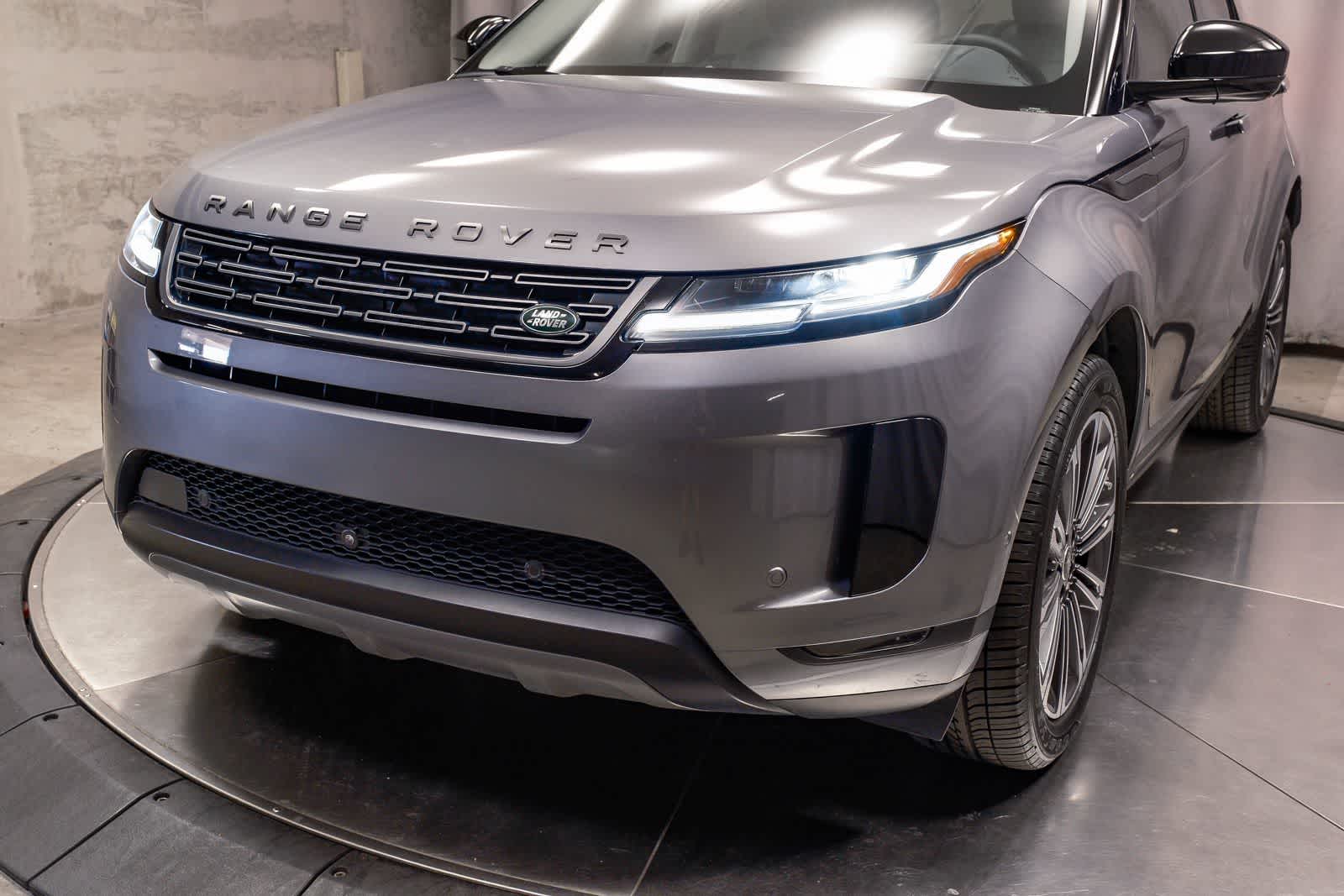 Thumbnail: 2025 Land Rover Range Rover Evoque - 11