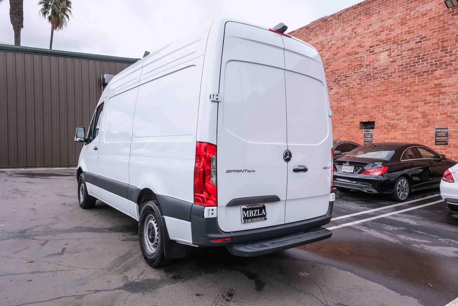 Thumbnail: 2024 Mercedes-Benz Sprinter - 8