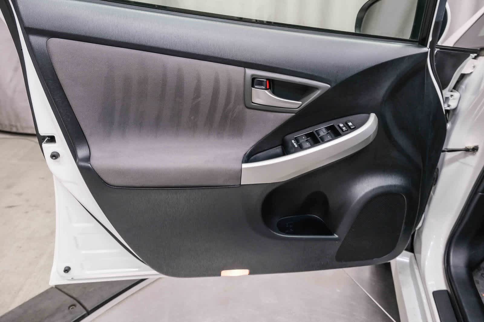 Thumbnail: 2015 Toyota Prius - 19