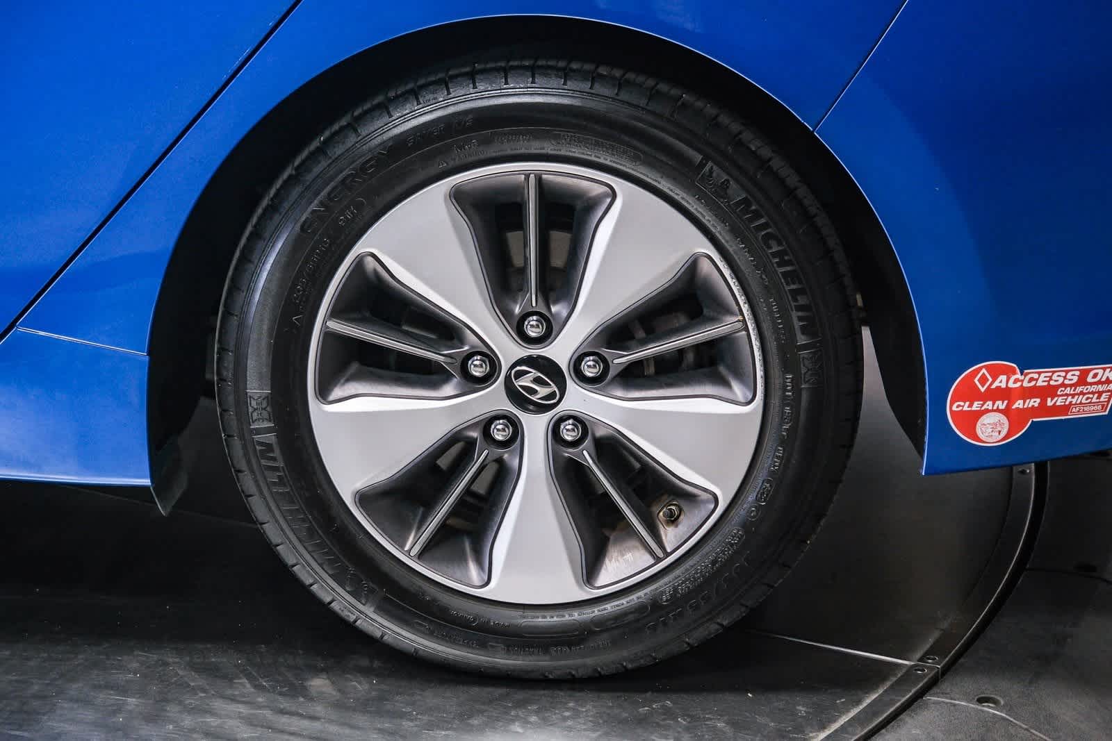 Thumbnail: 2018 Hyundai Ioniq - 9
