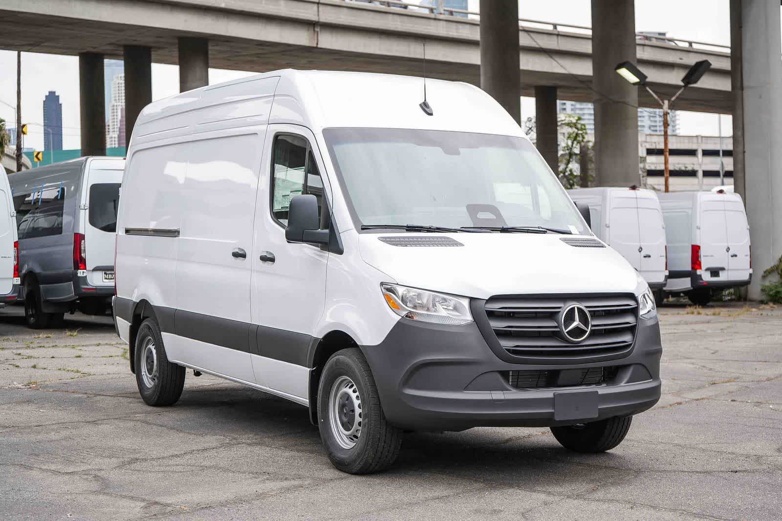 Thumbnail: 2026 Mercedes-Benz Sprinter - 3