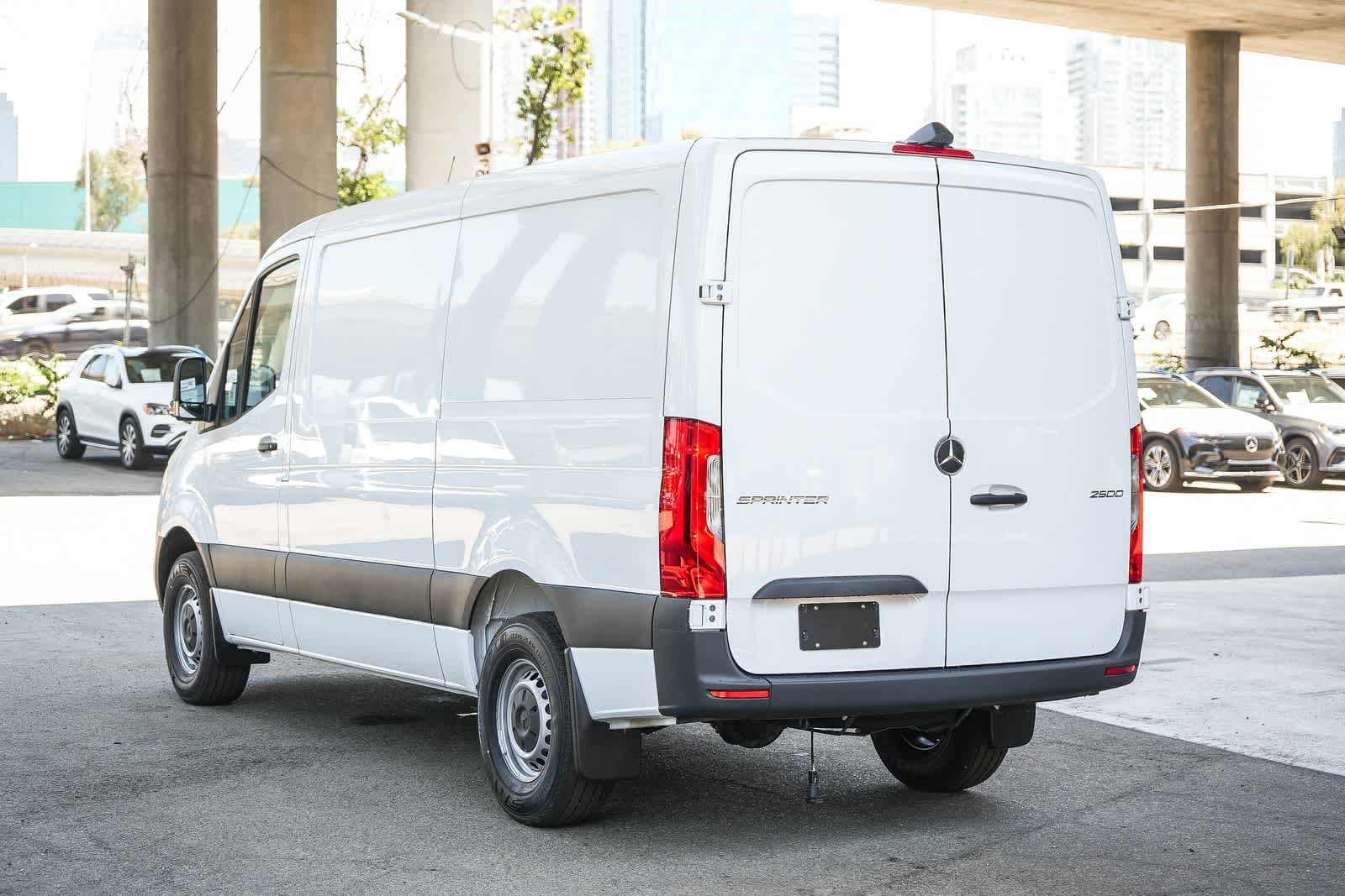 Thumbnail: 2026 Mercedes-Benz Sprinter - 8