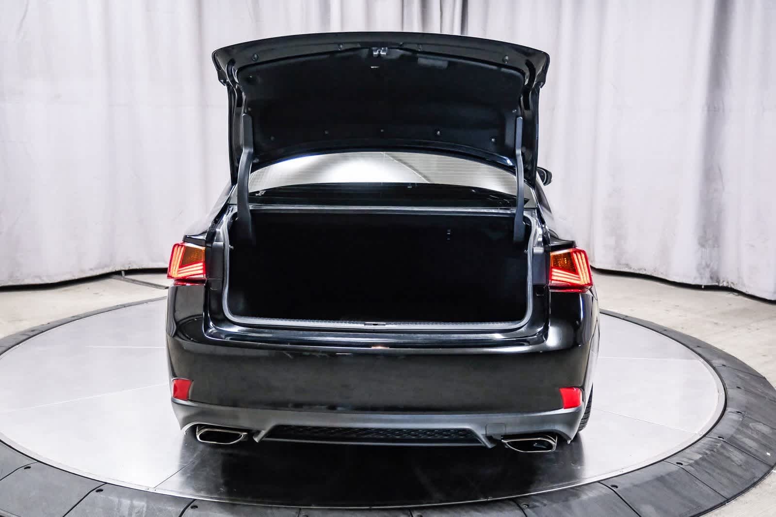 Thumbnail: 2017 Lexus IS - 27