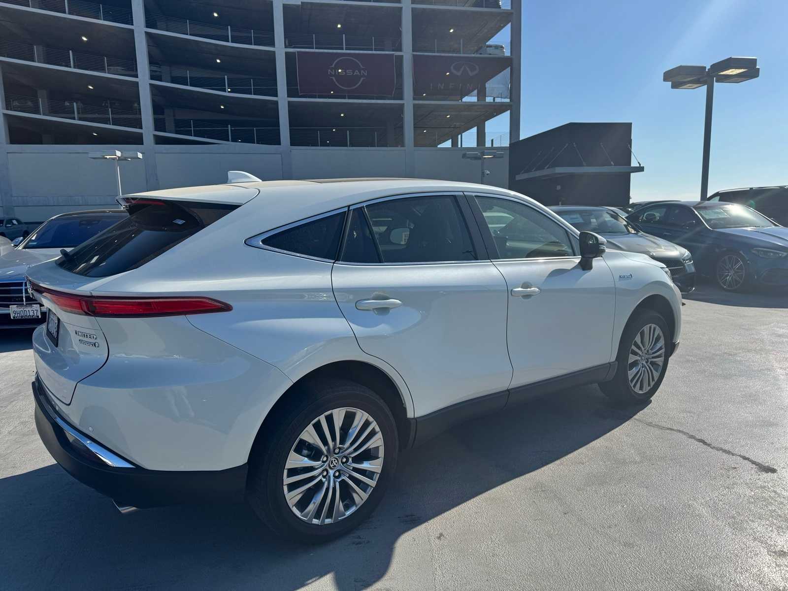 Thumbnail: 2021 Toyota Venza - 3