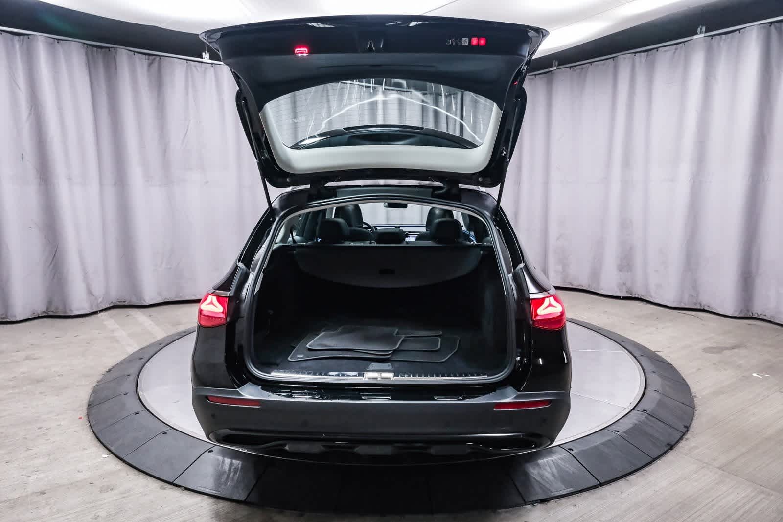 Thumbnail: 2025 Mercedes-Benz E-Class - 25