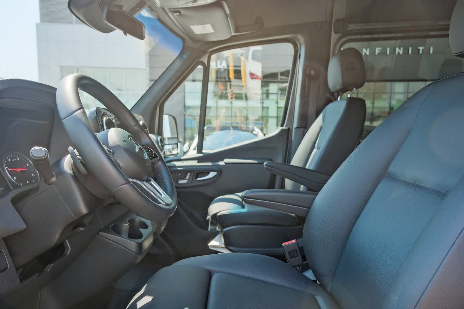 Thumbnail: 2024 Mercedes-Benz Sprinter - 14