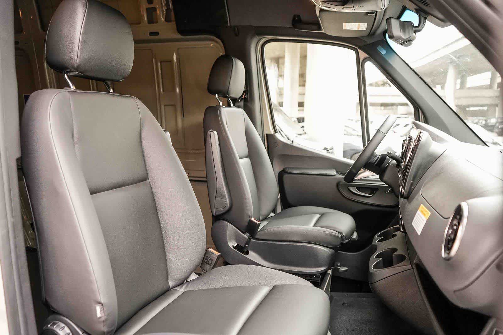 Thumbnail: 2026 Mercedes-Benz Sprinter - 16