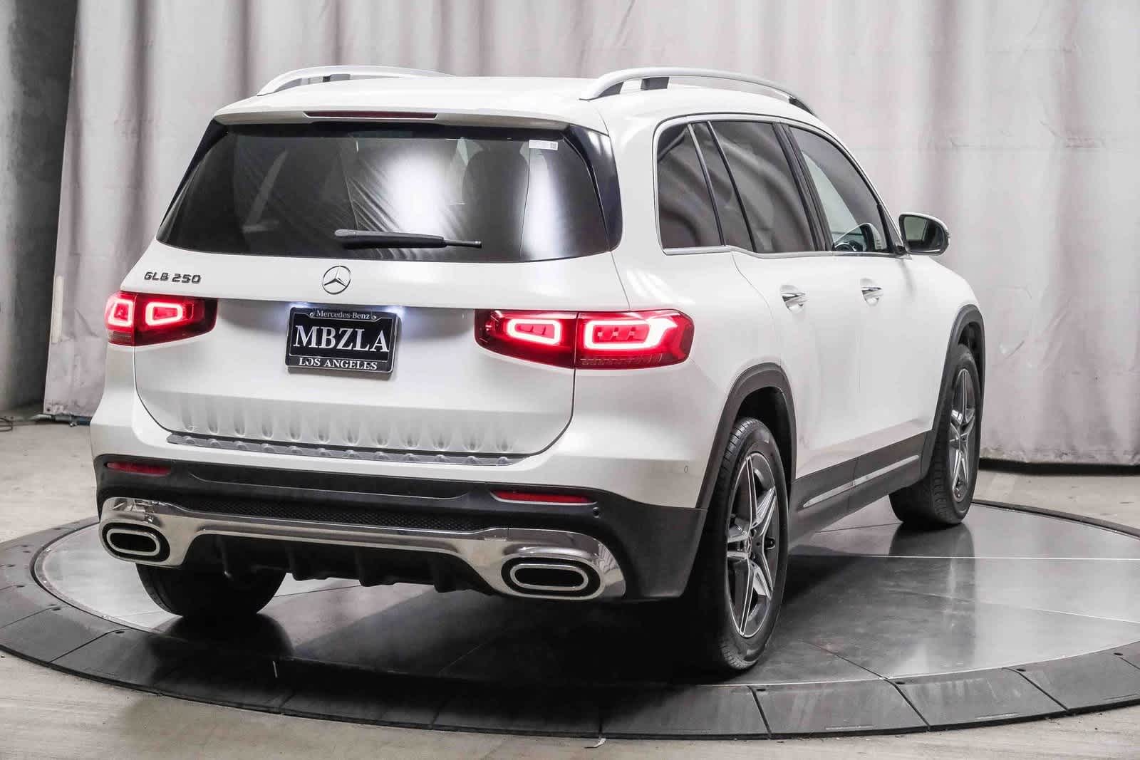 Thumbnail: 2021 Mercedes-Benz GLB - 4