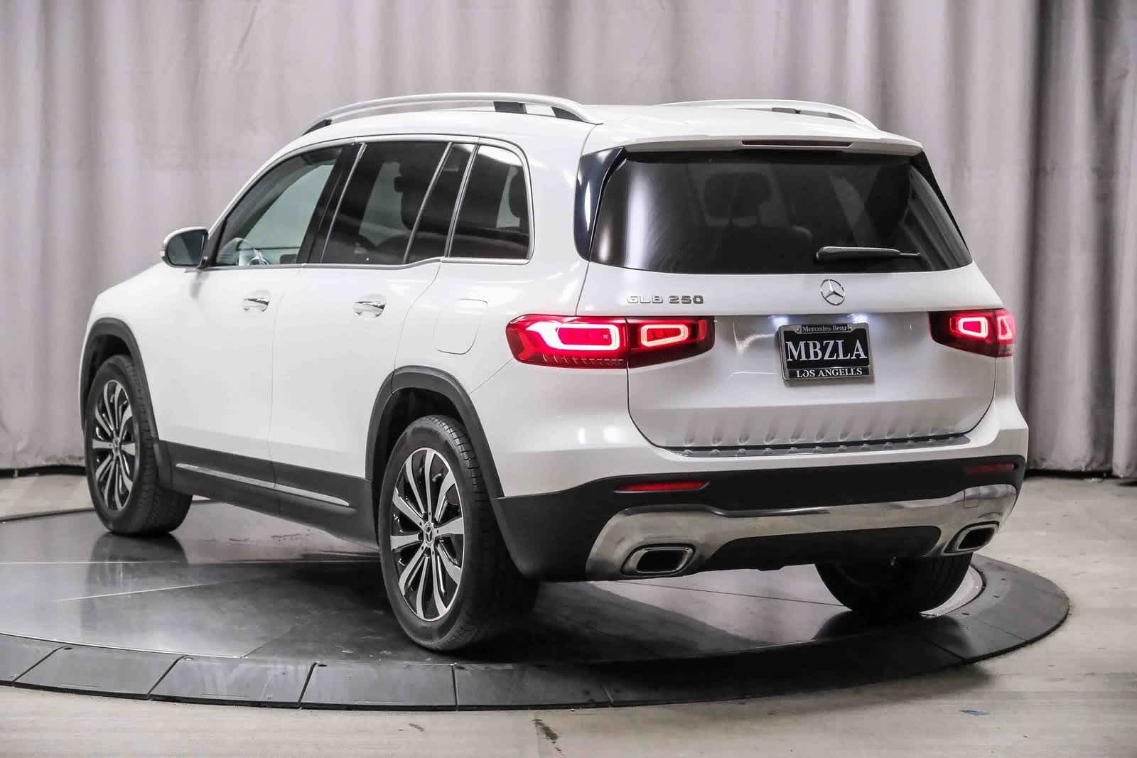 Thumbnail: 2021 Mercedes-Benz GLB - 2