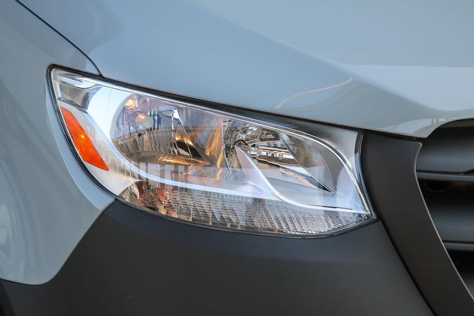 Thumbnail: 2025 Mercedes-Benz Sprinter - 4