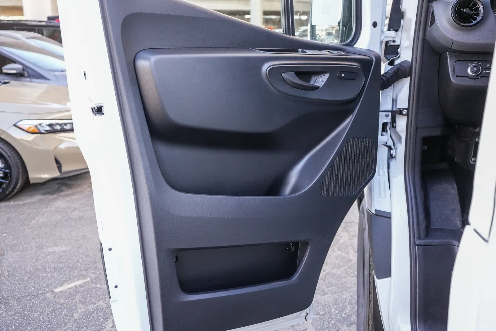 Thumbnail: 2025 Mercedes-Benz Sprinter - 20