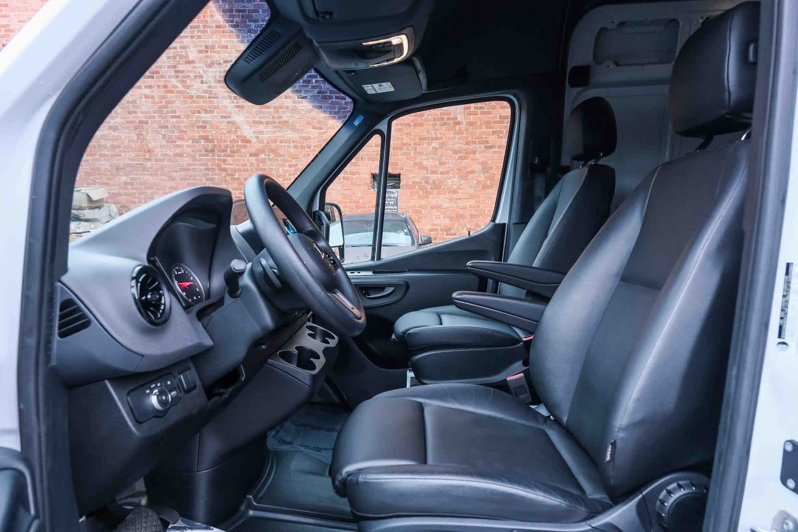 Thumbnail: 2024 Mercedes-Benz Sprinter - 21