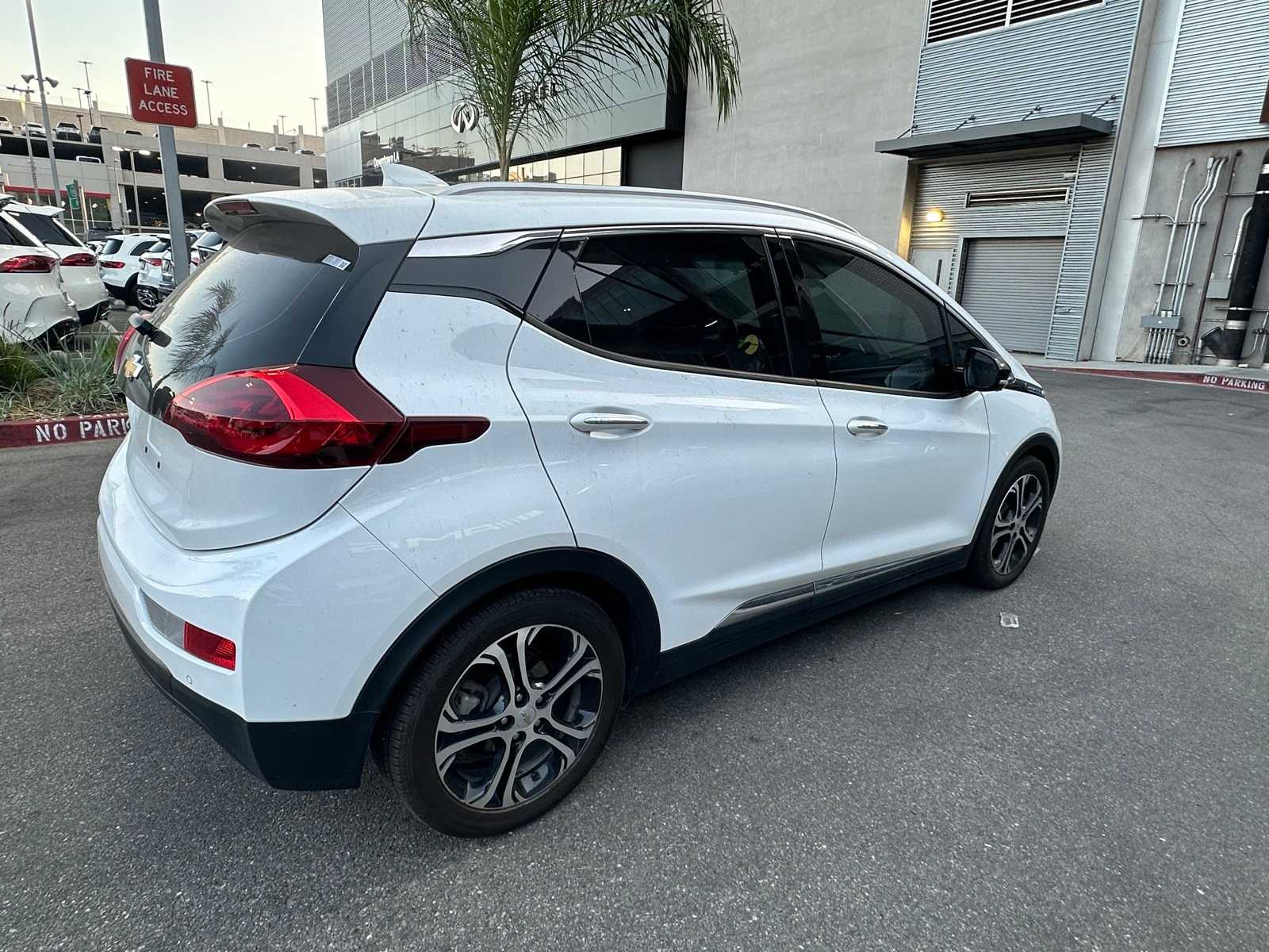 Thumbnail: 2017 Chevrolet Bolt EV - 4