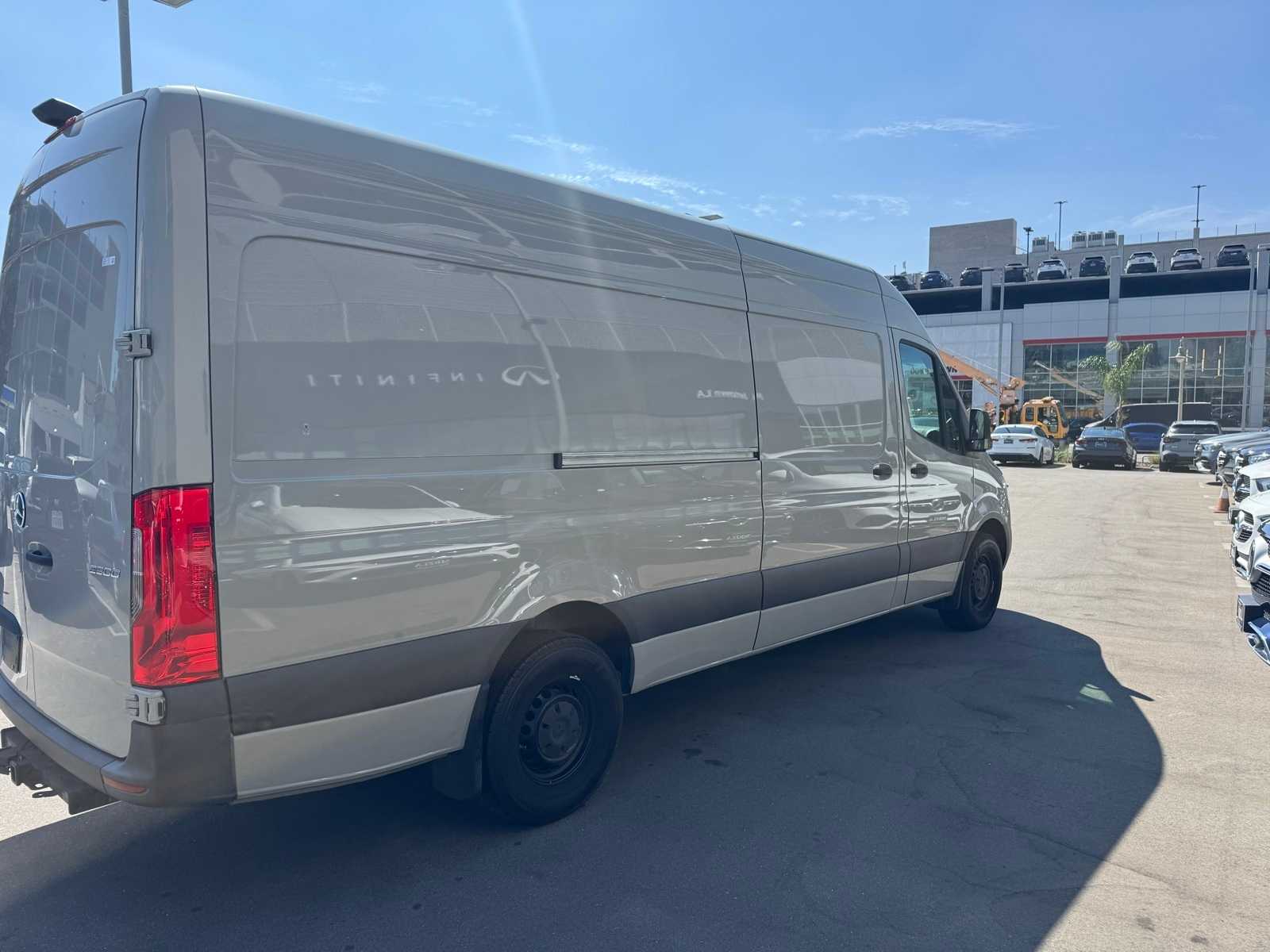 Thumbnail: 2023 Mercedes-Benz Sprinter - 3