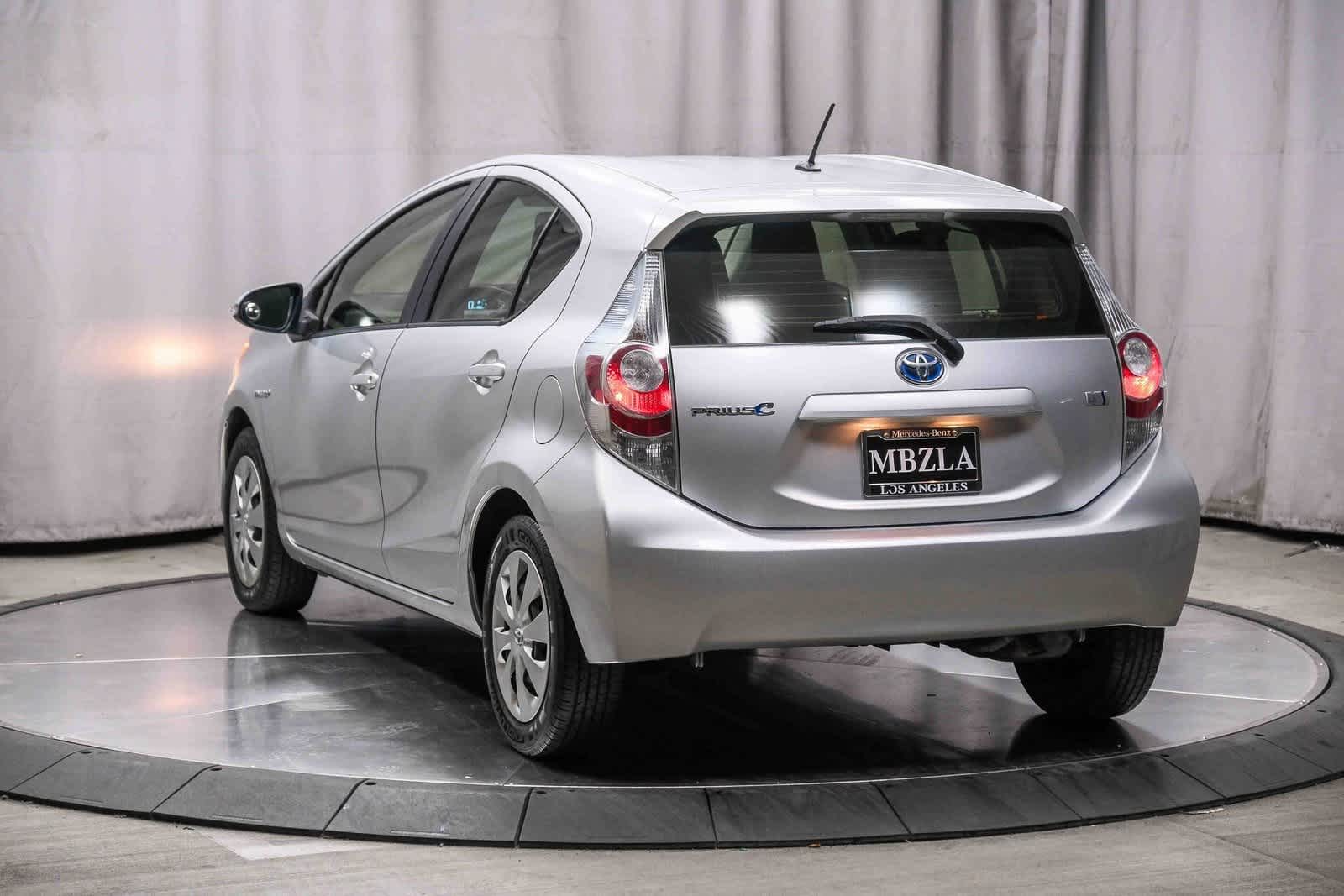 Thumbnail: 2014 Toyota Prius c - 2