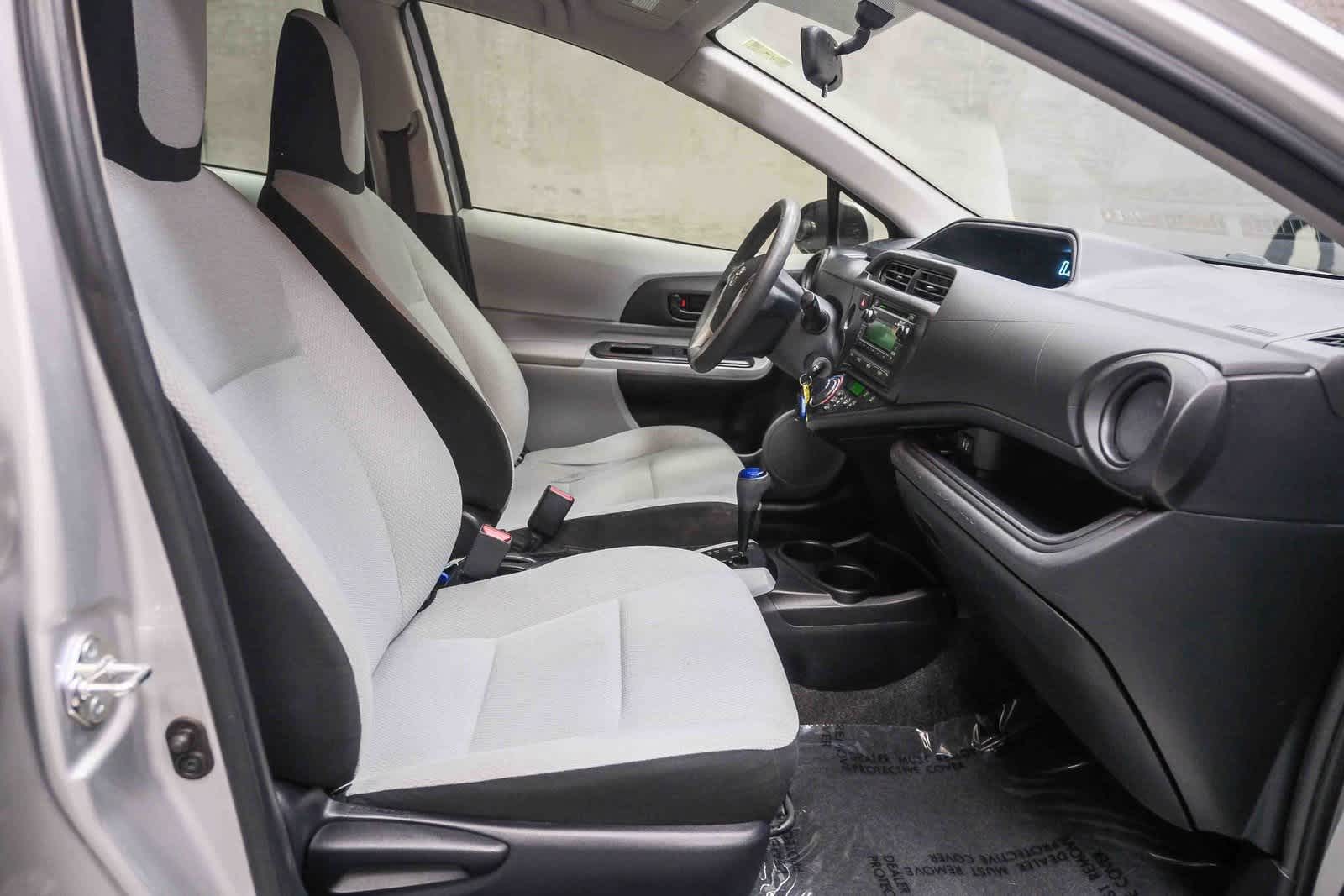 Thumbnail: 2014 Toyota Prius c - 18