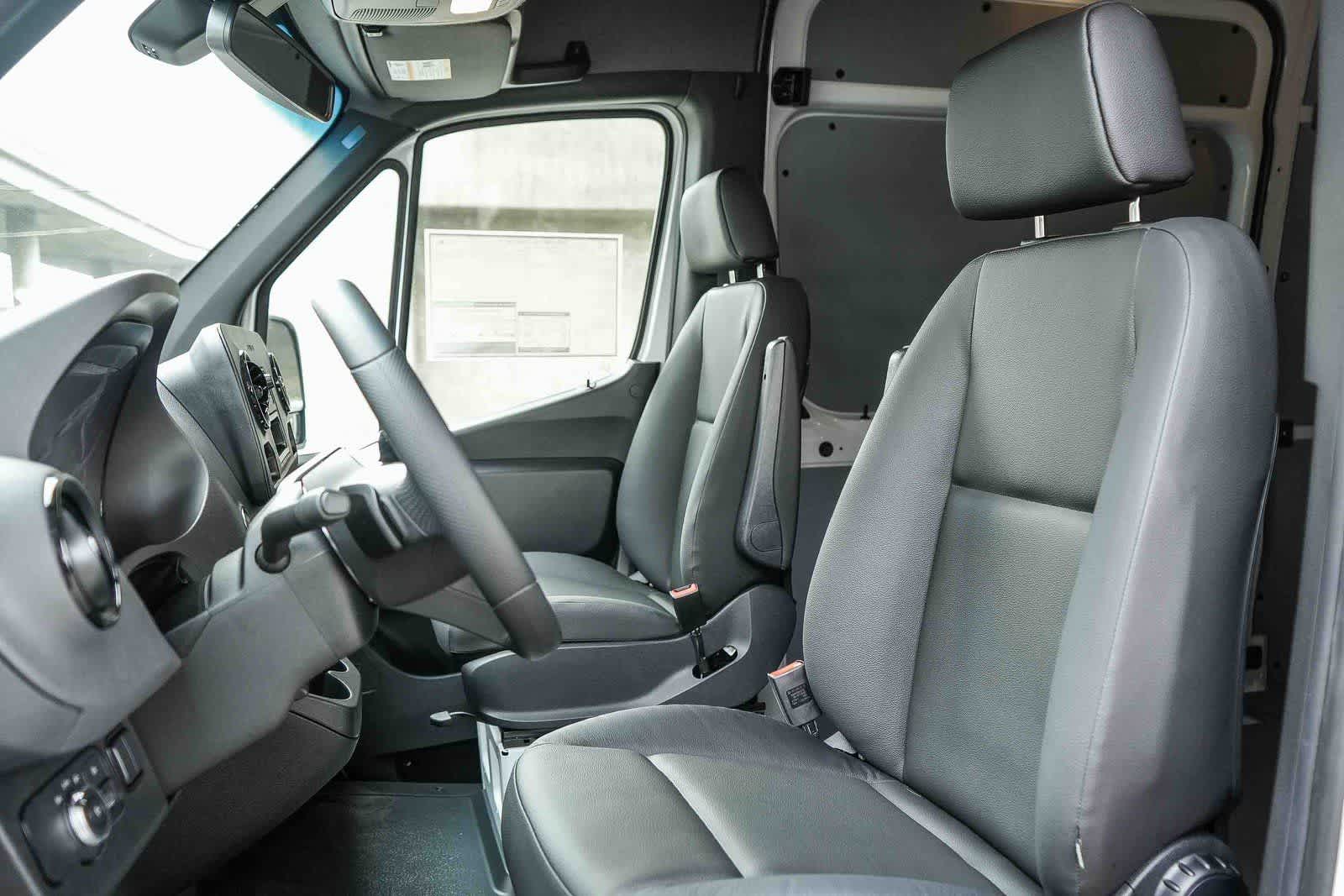 Thumbnail: 2026 Mercedes-Benz Sprinter - 17