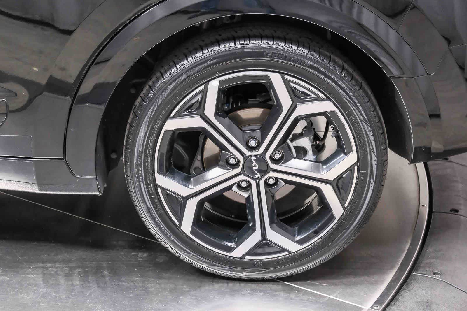 Thumbnail: 2023 Kia Niro - 8